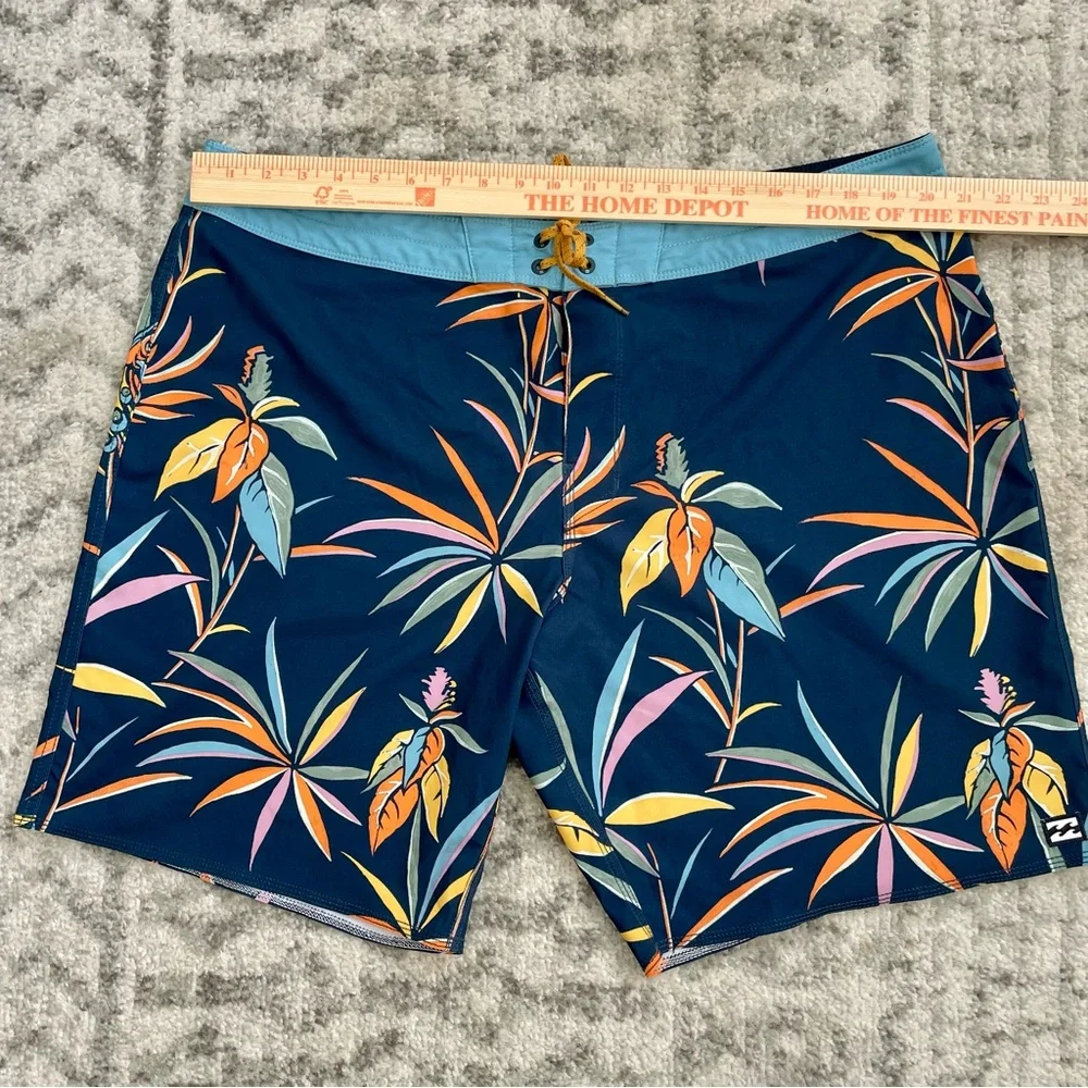 Billabong Sundays Pro Boardshorts Men’s Size 40 Navy Tropical Bird of Paradise